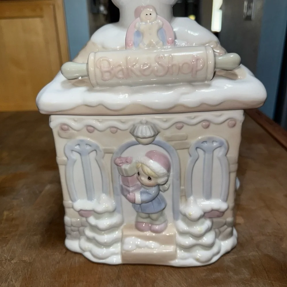 Vintage 1994 Precious Moments Ceramic Bake Shop Cookie Jar Christmas Canister